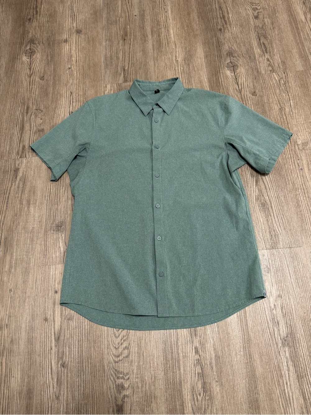 Lululemon Mens Airing Easy Short Sleeve Shirt Button Down Shirt Green Size L.
